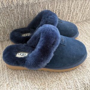 UGG Women’s Navy Blue Cozy genuine shearling slippers. New. Size 6